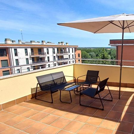 Apartamento Con 2 Dormitorios, Garaje Y Terraza Junto A Valladolid Luaran gambar