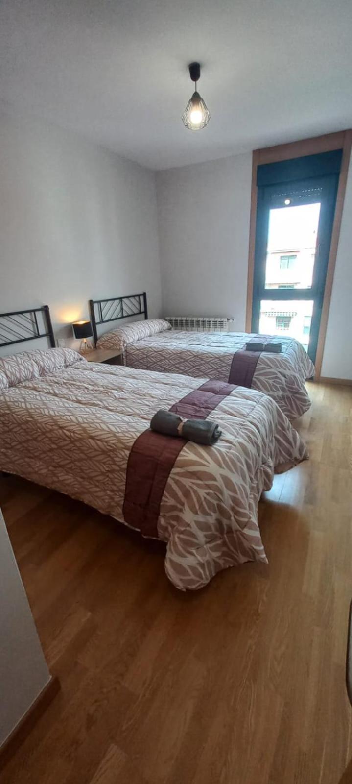 Apartamento Con 2 Dormitorios, Garaje Y Terraza Junto A Valladolid Luaran gambar