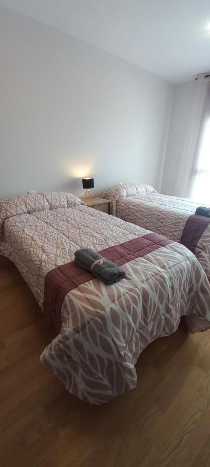 Apartamento Con 2 Dormitorios, Garaje Y Terraza Junto A Valladolid Luaran gambar