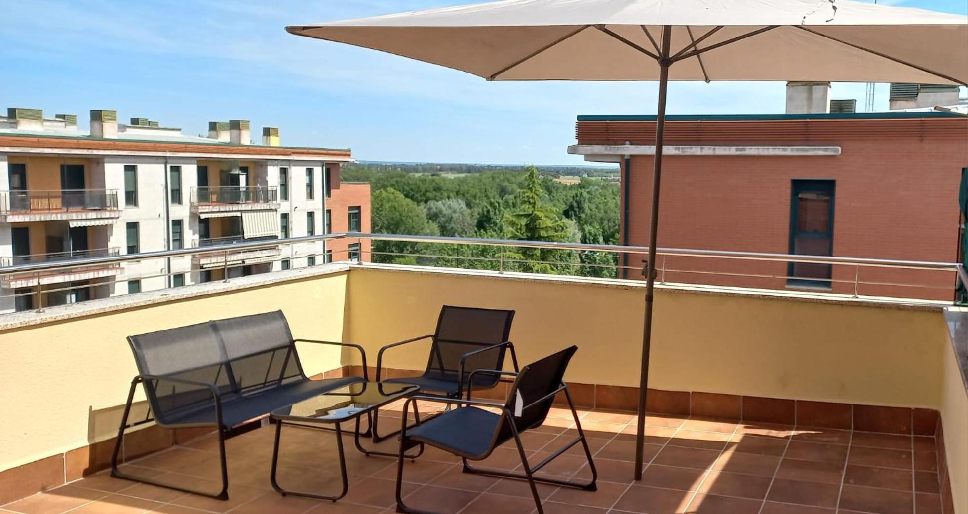 Apartamento Con 2 Dormitorios, Garaje Y Terraza Junto A Valladolid Luaran gambar