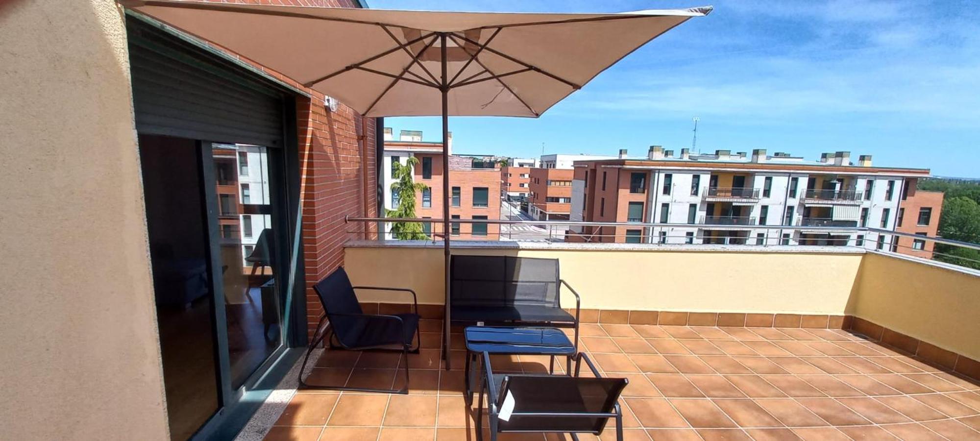 Apartamento Con 2 Dormitorios, Garaje Y Terraza Junto A Valladolid Luaran gambar